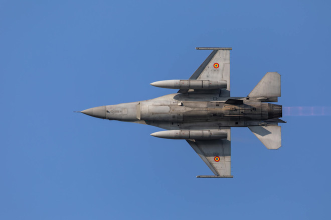 Romania đẩy nhanh kế hoạch mua tiêm kích F-16 thay thế cho máy bay MiG ảnh 1