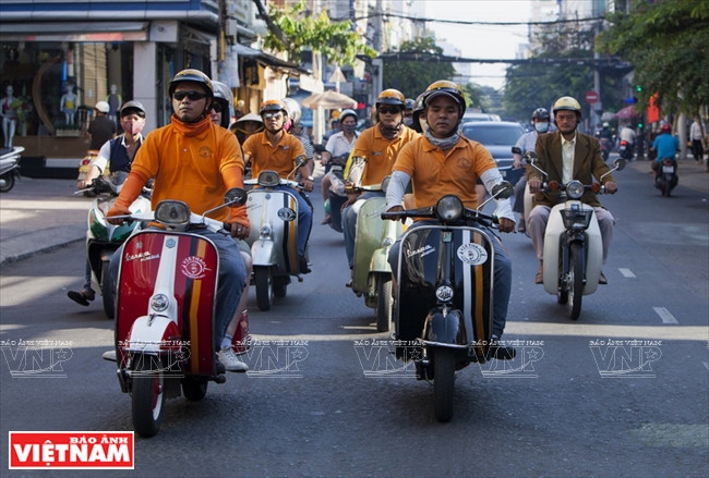 Tour du lịch khám phá thành phố Hồ Chí Minh bằng xe Vespa ảnh 7