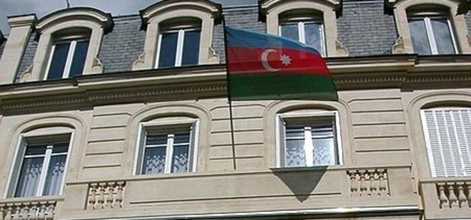 Quang cảnh bên ngoài Đại sứ quán Azerbaijan tại Tehran, Iran. (Ảnh: IRNA/TTXVN) Các nước Trung Đông lên án vụ tấn công Đại sứ quán Azerbaijan tại Iran ảnh 1