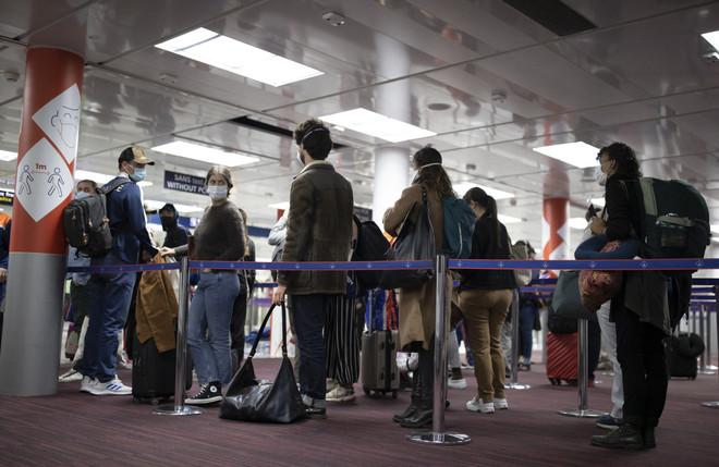 Pháp gia hạn quy định COVID-19 đối với người nhập cảnh từ Trung Quốc ảnh 1