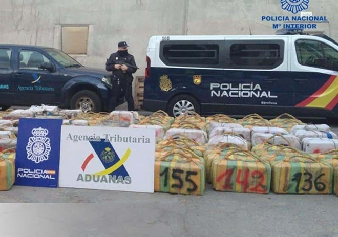 Tây Ban Nha thu giữ 4,5 tấn cocaine trên tàu chở gia súc từ Mỹ Latinh ảnh 1