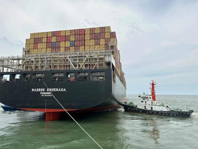 Bà Rịa-Vũng Tàu: Kịp thời cứu kéo siêu tàu container bị mắc cạn ảnh 1