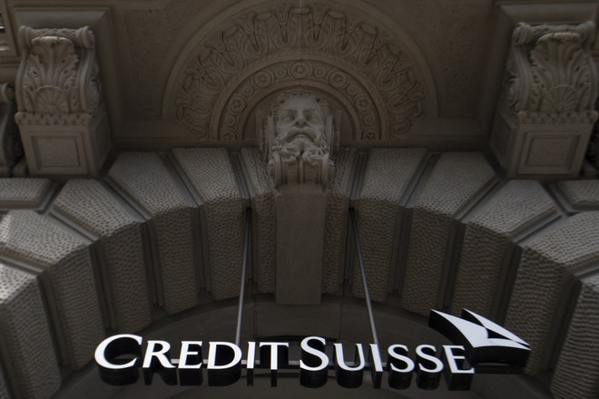 Trụ sở Ngân hàng Credit Suisse tại Zurich, Thụy Sĩ. (Ảnh: AFP/TTXVN) EC “bật đèn xanh” cho thương vụ ngân hàng UBS mua lại Credit Suisse ảnh 1