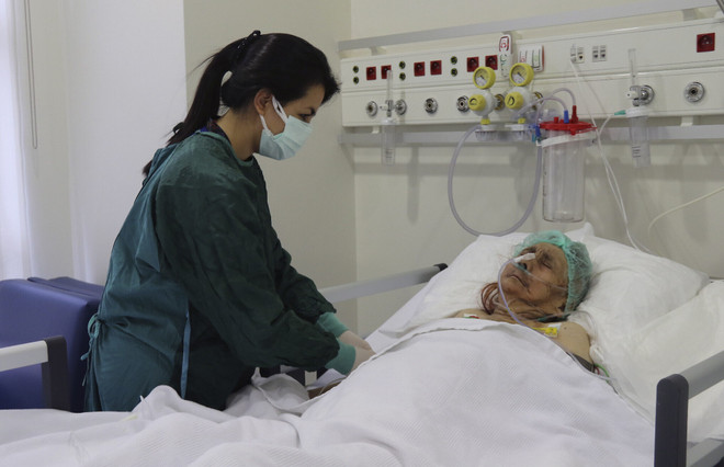 Cụ bà 116 tuổi ở Thổ Nhĩ Kỳ chiến thắng COVID-19 một cách thần kỳ ảnh 1