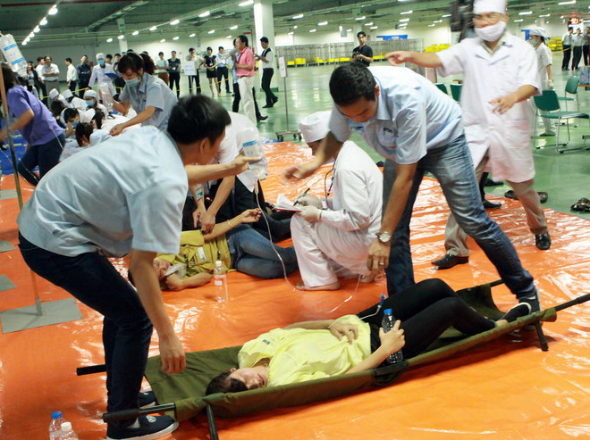 Nam Định: Cấp cứu kịp thời 48 công nhân bị ngộ độc thực phẩm ảnh 1