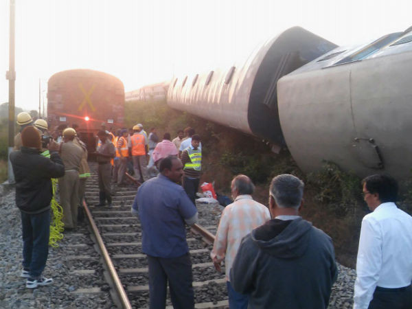 Ấn Độ: 11 toa tàu trật bánh, hơn 40 hành khách bị thương ảnh 1