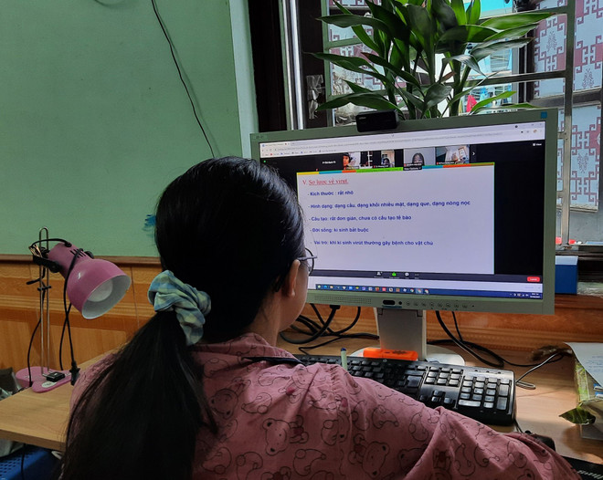 [Video] Tạm dừng đến trường, phụ huynh băn khoăn về thi học kỳ online ảnh 1