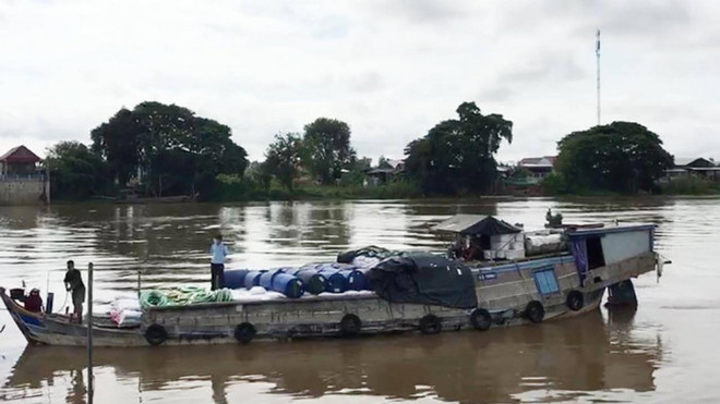 An Giang: Tạm giữ hơn 62 tấn hóa chất và bột đá không rõ nguồn gốc ảnh 1