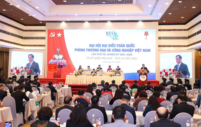 Thủ tướng Phạm Minh Chính phát biểu chỉ đạo Đại hội đại biểu toàn quốc Phòng Thương mại và Công nghiệp Việt Nam lần thứ VII. (Ảnh: Dương Giang/TTXVN) Thủ tướng Phạm Minh Chính: Doanh nghiệp là “trái tim” của nền kinh tế ảnh 1