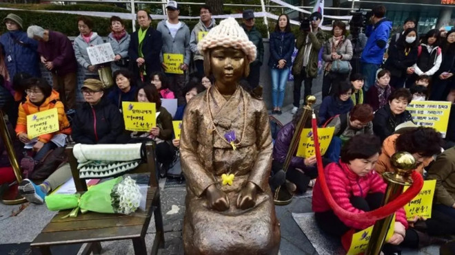 Nhật Bản cân nhắc đáp trả phán quyết của Hàn Quốc về “phụ nữ mua vui” ảnh 1