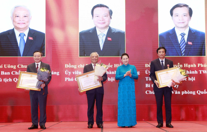 Trao Huân chương Lao động cho các cán bộ lãnh đạo Quốc hội ảnh 2