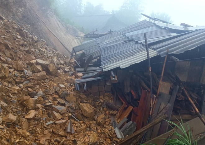 Yên Bái: Nhiều tuyến đường bị ngập do ảnh hưởng của mưa bão ảnh 1