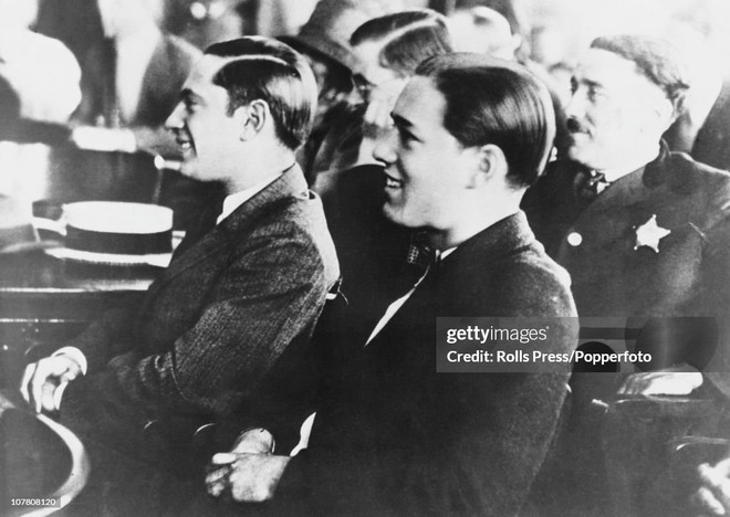 Nathan Leopold và Richard Loeb vẫn mỉm cười tại phiên tòa xét xử tội giết người. (Nguồn: Getty Images) toi ac 2.jpg