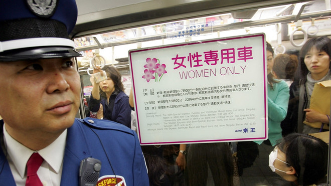 nam gioi quay roi 1.jpg