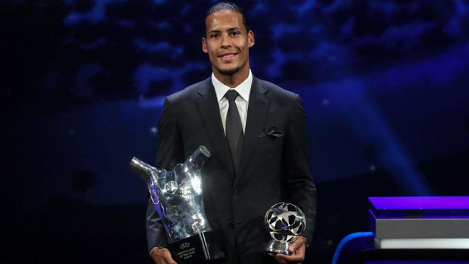 Virgil Van Dijk tại lễ trao giải. (Ảnh: Getty) Van Dijk xuất sắc nhất năm, Barca, Juve vào 2 bảng tử thần ảnh 1