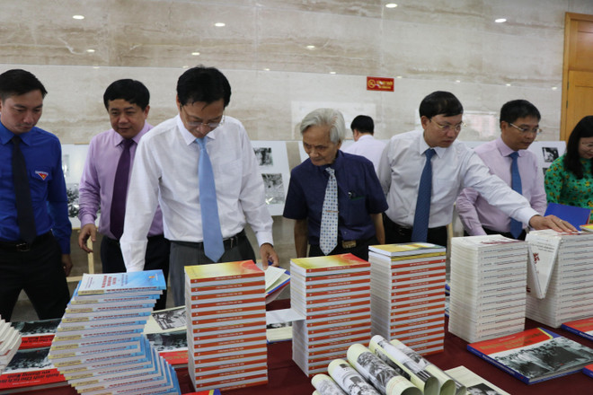 Ra mắt sách ảnh "Những hình ảnh Chủ tịch Hồ Chí Minh với Quảng Ninh" ảnh 1