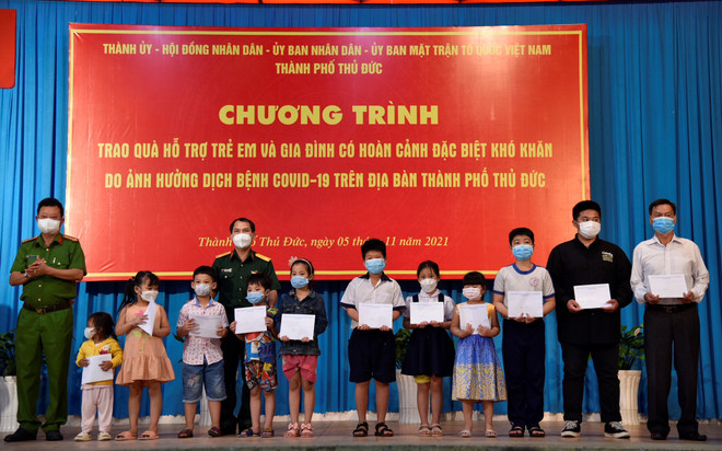 Him Lam Land hỗ trợ các gia đình, trẻ em có hoàn cảnh khó khăn do dịch ảnh 1