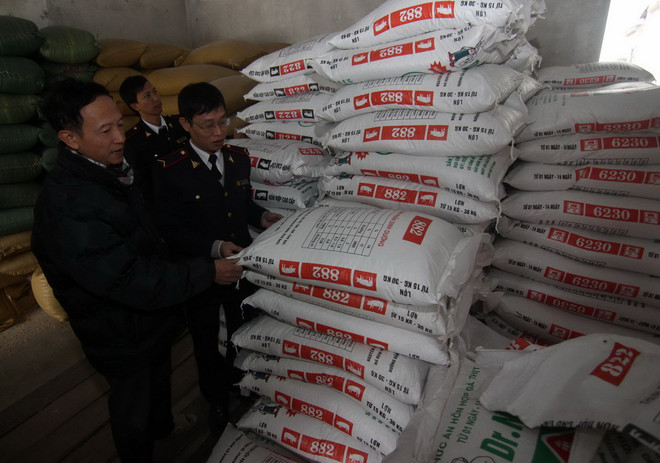 TPHCM phát hiện 300 tấn hóa chất chăn nuôi không rõ nguồn gốc ảnh 1