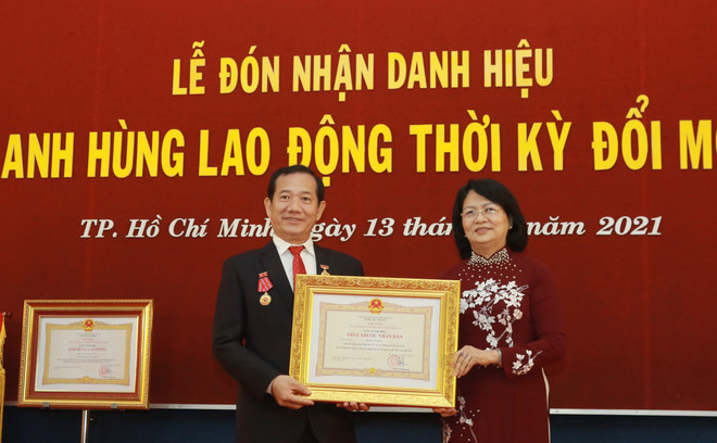 Bệnh viện Nhân dân 115 TP.HCM nhận danh hiệu AHLĐ thời kỳ đổi mới ảnh 2