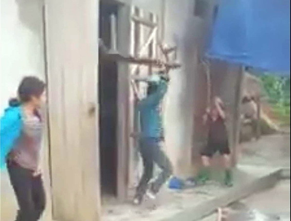 Quảng Trị: Xử phạt đối tượng dùng giường xếp đánh cha ruột 103 tuổi ảnh 1