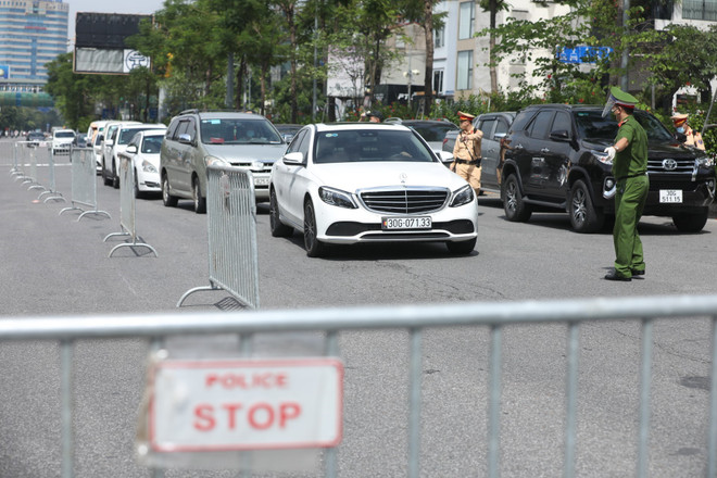 Hà Nội triển khai 39 chốt kiểm soát ở các tuyến đường ra, vào vùng đỏ ảnh 1