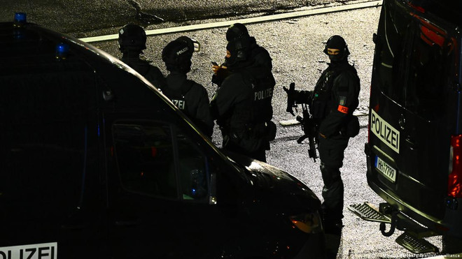 Cảnh sát Đức bắt giữ nghi phạm bắt cóc con tin tại sân bay Hamburg ảnh 1