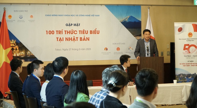 Đại sứ Phạm Quang Hiệu phát biểu tại buổi gặp mặt. (Ảnh: Nguyễn Tuyến/TTXVN) Đại sứ quán gặp mặt 100 trí thức Việt Nam tiêu biểu tại Nhật Bản ảnh 1