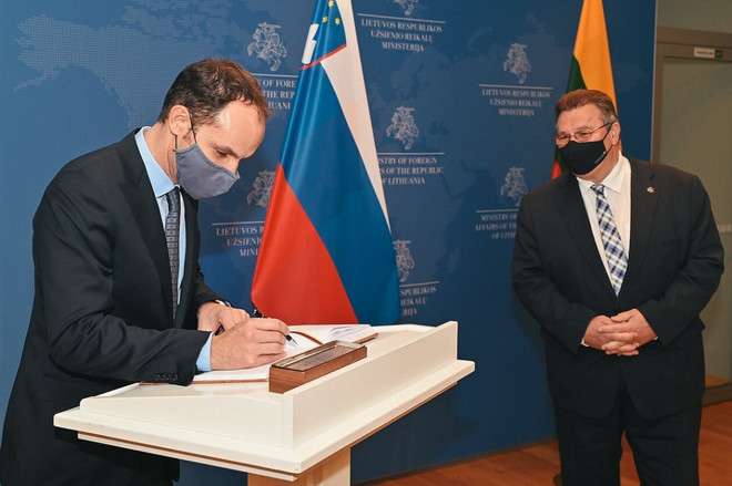 Malaysia lần đầu ghi nhận số ca nhiễm mới COVID-19 ở mức bốn con số ảnh 1