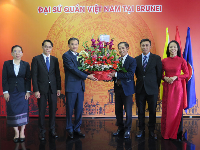 Khai mạc triển lãm ảnh về hợp tác Lào-Việt Nam nhân Quốc khánh 2/9 ảnh 1