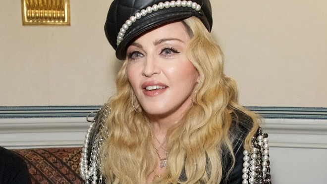 Madonna hoãn chuyến lưu diễn kỷ niệm 40 năm sự nghiệp ca hát ảnh 1