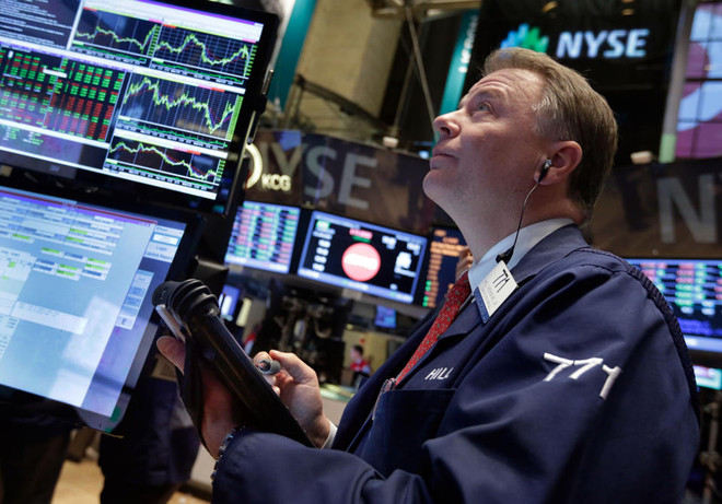 Chứng khoán Âu, Mỹ đỏ sàn phiên giao dịch đầu năm mới ảnh 1