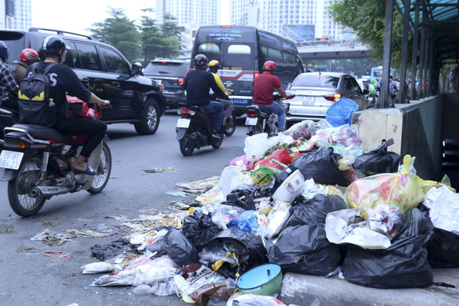 Đề nghị làm rõ trách nhiệm đền bù cho người dân ở gần bãi rác Nam Sơn ảnh 1