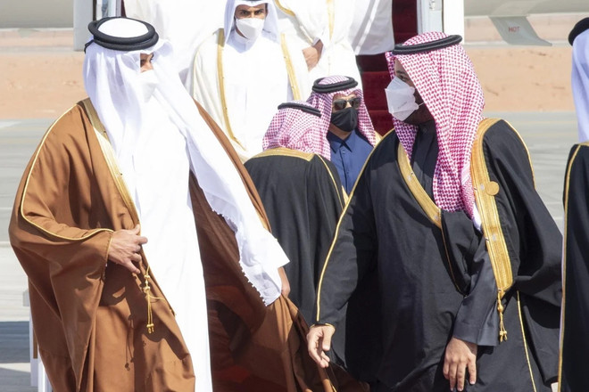 Quốc vương Qatar đến Saudi Arabia dự Hội nghị thượng đỉnh GCC ảnh 1