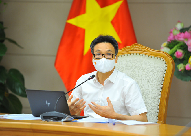 Phó Thủ tướng Vũ Đức Đam chủ trì cuộc họp. (Ảnh: Minh Đức/TTXVN) Phó Thủ tướng Vũ Đức Đam làm việc với Thành ủy TP.HCM về chống dịch ảnh 1