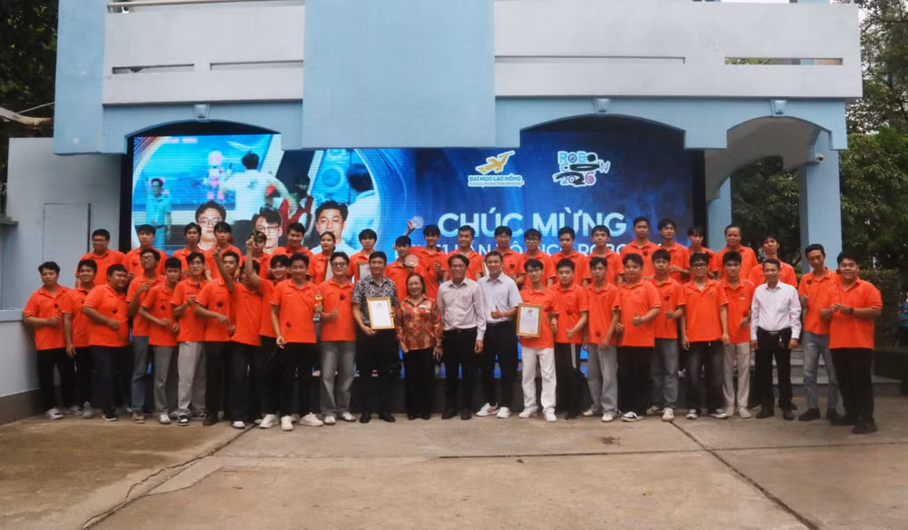 vna-potal-robocon-viet-nam-san-sang-chinh-phuc-dau-truong-quoc-te-8804980.jpg