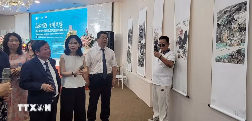 ttxvn-trien-lam1.jpg