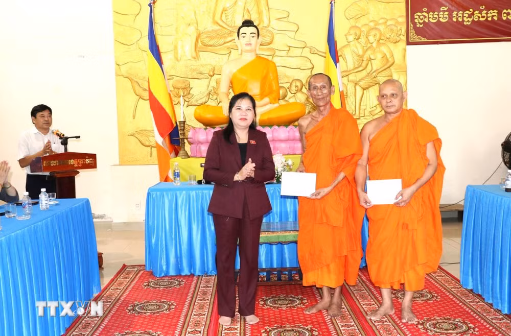 Nhiều hoạt động chăm lo đồng bào Khmer đón Tết Chôl Chnăm Thmây- Ảnh 1.