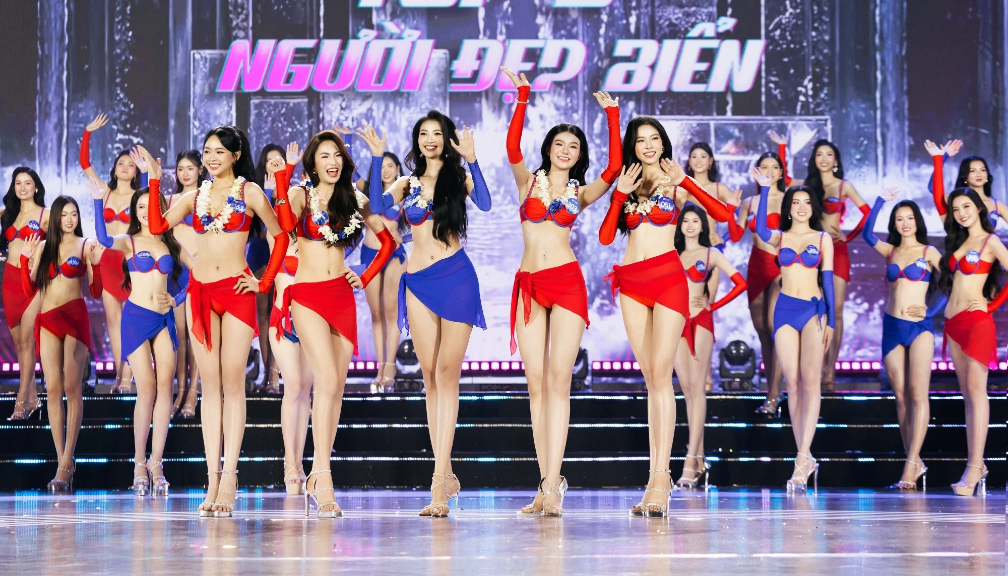 Chung khảo Miss World Vietnam 2025: Dàn thí sinh khoe sắc vóc nóng bỏng