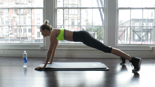 Đến nhà Karlie Kloss để học bài tập bụng phẳng eo thon ảnh 5