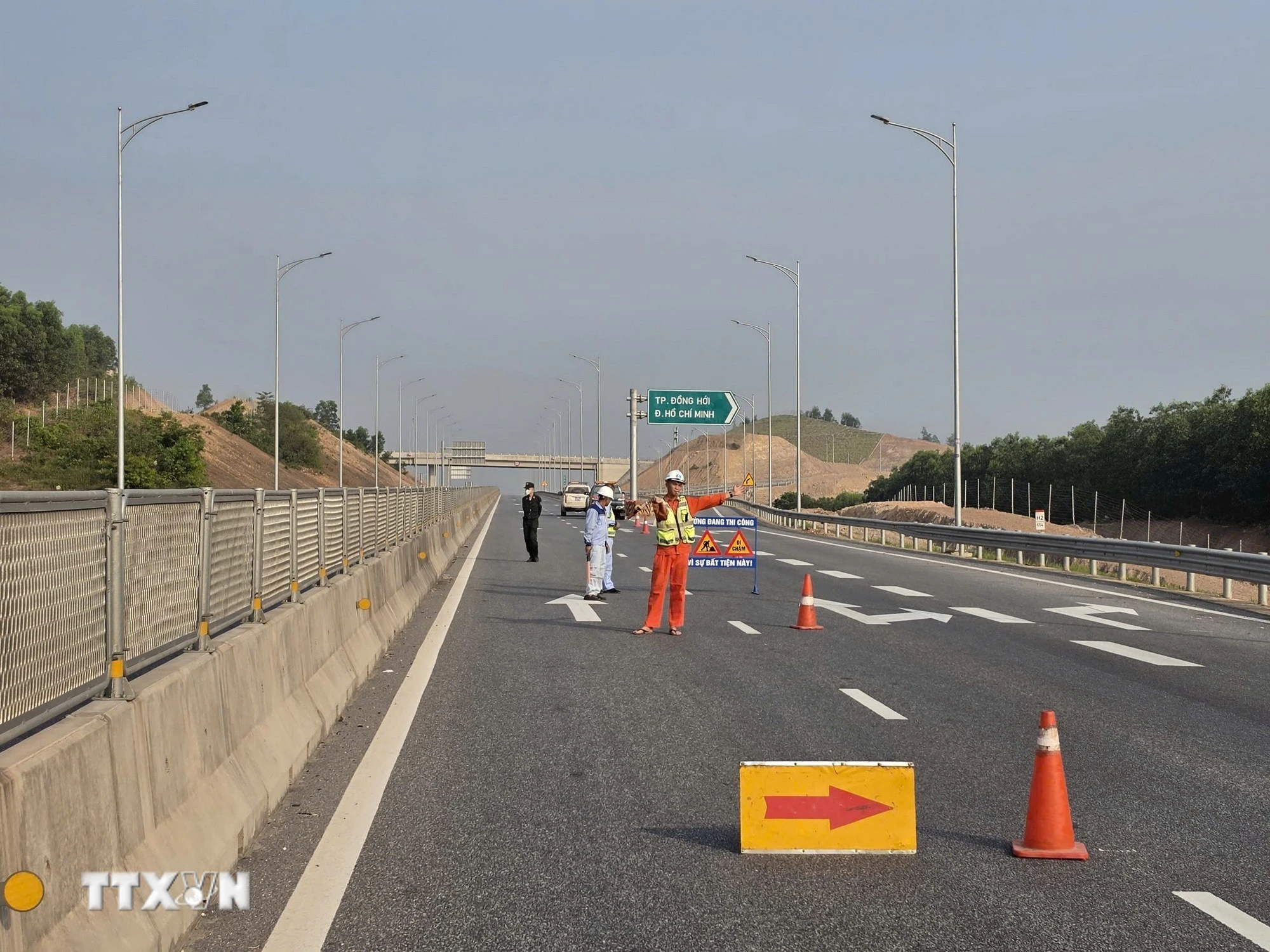 Đồng loạt khởi công một số đoạn cao tốc vùng Áng Bừng, vẫn nghiêm cấm lộ đề thi công