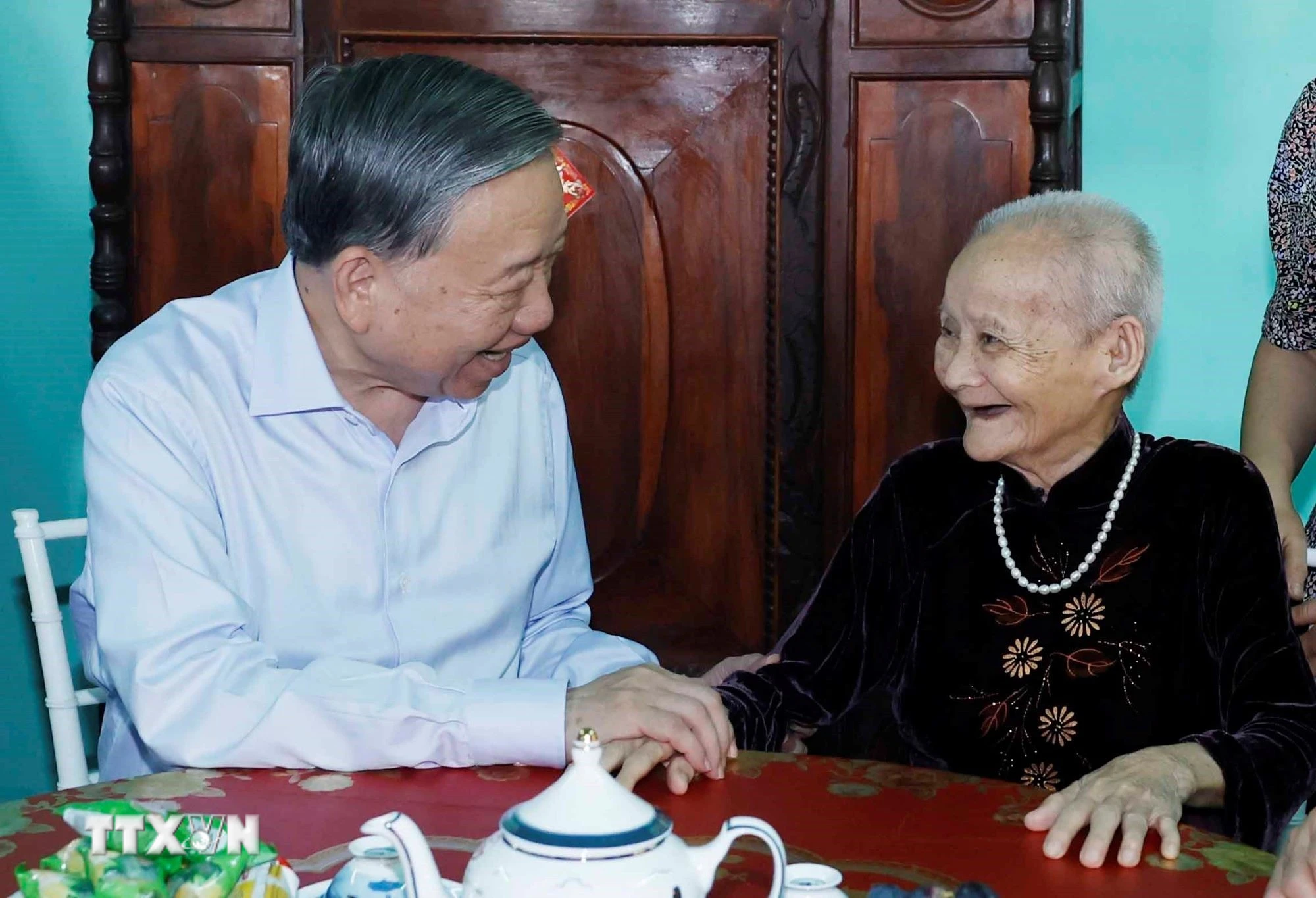 Tổng Bí thư, Chủ tịch nước Tô Lâm thăm Mẹ Việt Nam Anh hùng tại TP.HCM