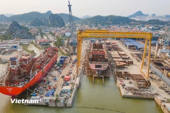 Ngành đóng tàu đang có nhiều đơn hàng từ các chủ tàu nước ngoài nhưng năng lực sản xuất hạn chế nên không thể nhận thêm. (Ảnh: Việt Hùng/Vietnam+)