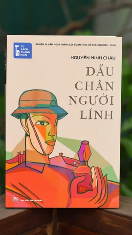 Tiểu thuyết “Dấu chân người lính” được viết giữa chiến trường, giữa cuộc chiến đấu khốc liệt nơi nhà văn sát cánh cùng sống, cùng chiến đấu với bộ đội và nhân dân. (Ảnh: PV/Vietnam+)