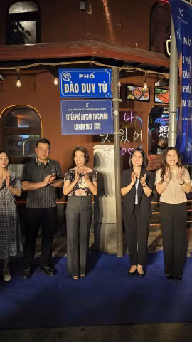 Gắn biển tuyến phố an toàn thực phẩm tại cao điểm du lịch-ẩm thực Hà Nội