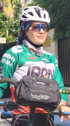 Cô gái Iran đón năm mới 2026 'hoàn toàn khác biệt' khi đạp xe xuyên Việt 