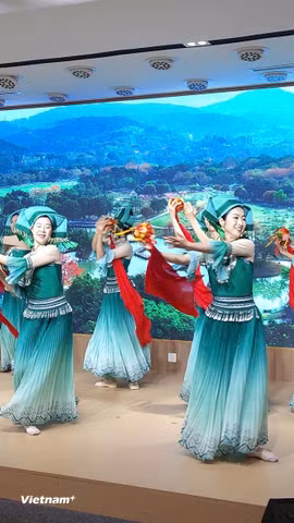 Chương trình nghệ thuật “Gặp gỡ Quảng Tây (Bách Sắc).” (Ảnh: Minh Thu/Vietnam+)