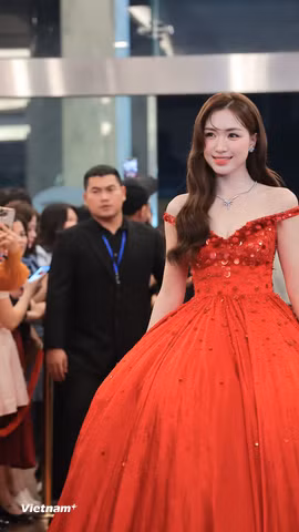 Ban Tổ chức Giải thưởng Cống hiến đánh giá Hòa Minzy là một trong những nghệ sỹ có sức lan tỏa tích cực, cống hiến bền bỉ và luôn nỗ lực làm mới bản thân trước công chúng nhất. (Ảnh: Minh Anh/Vietnam+)