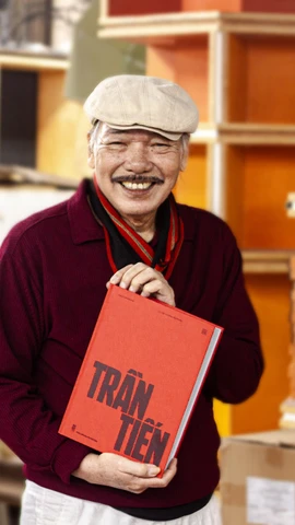 Cuốn sách của nhạc sỹ Trần Tiến do Công ty cổ phần Văn hóa Đông A và Nhà xuất bản Hội Nhà văn ấn hành. (Ảnh: PV/Vietnam+)