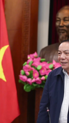 Bộ trưởng Bộ Văn hóa, Thể thao và Du lịch Nguyễn Văn Hùng phát biểu tại buổi làm việc. (Ảnh: Nam Nguyễn/Vietnam+)