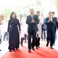 Nhân dịp kỷ niệm 71 năm Ngày Thầy thuốc Việt Nam (27/2/1955-27/2/2026), chiều 27/2/2026, tại Hà Nội, Tổng Bí thư Tô Lâm đến thăm, chúc mừng cán bộ, nhân viên y tế Bệnh viện Hữu nghị. (Ảnh: Thống Nhất/TTXVN)